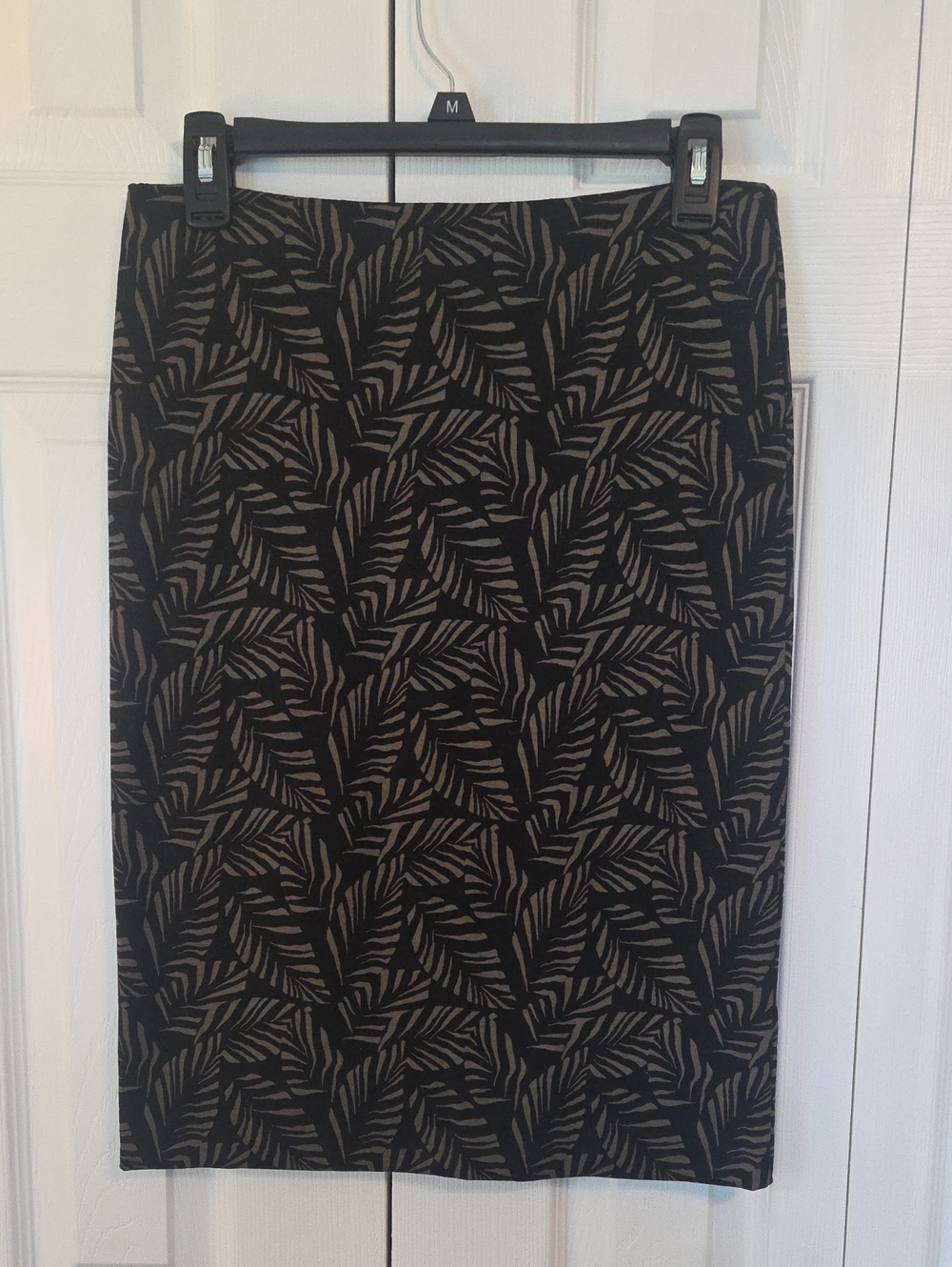 LOFT Black and Taupe Leaf-Pattern Pencil Skirt